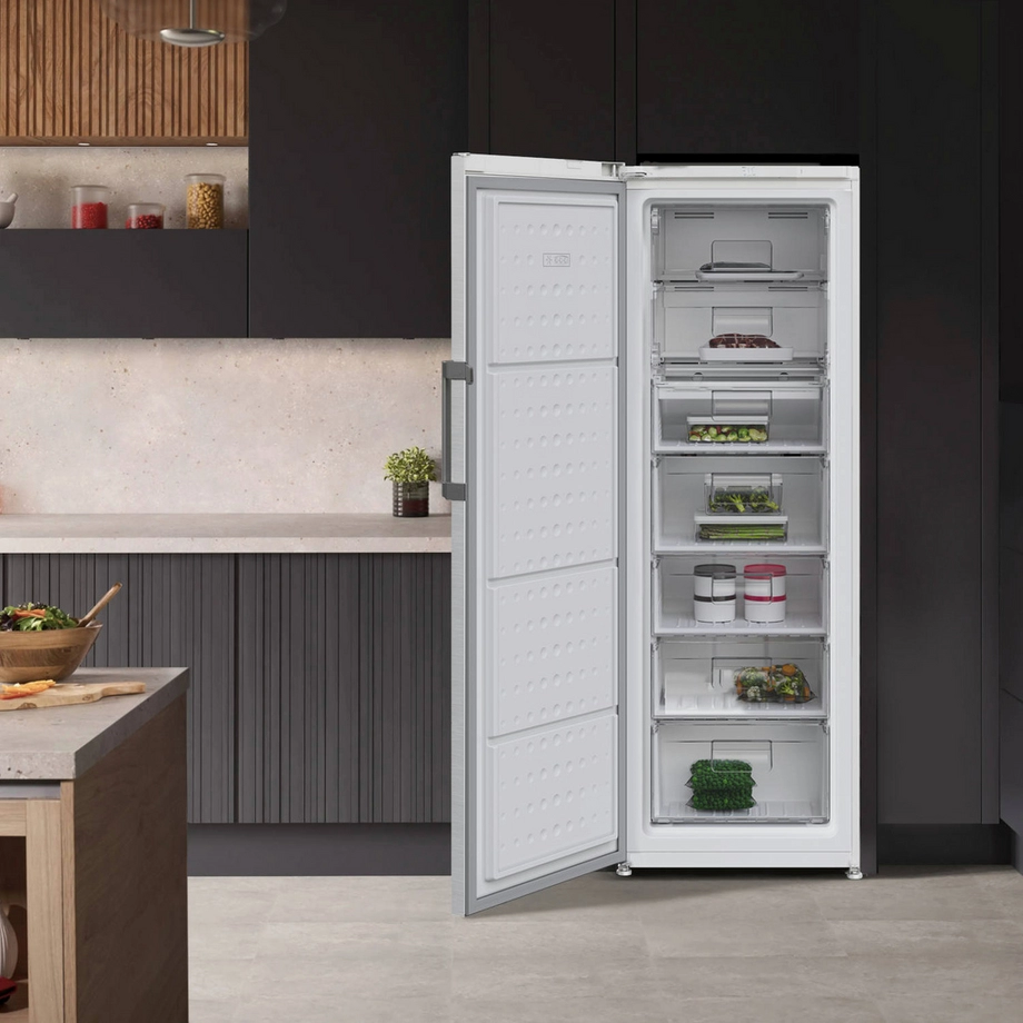 BLOMBERG FNM4671P Tall frost-free freezer