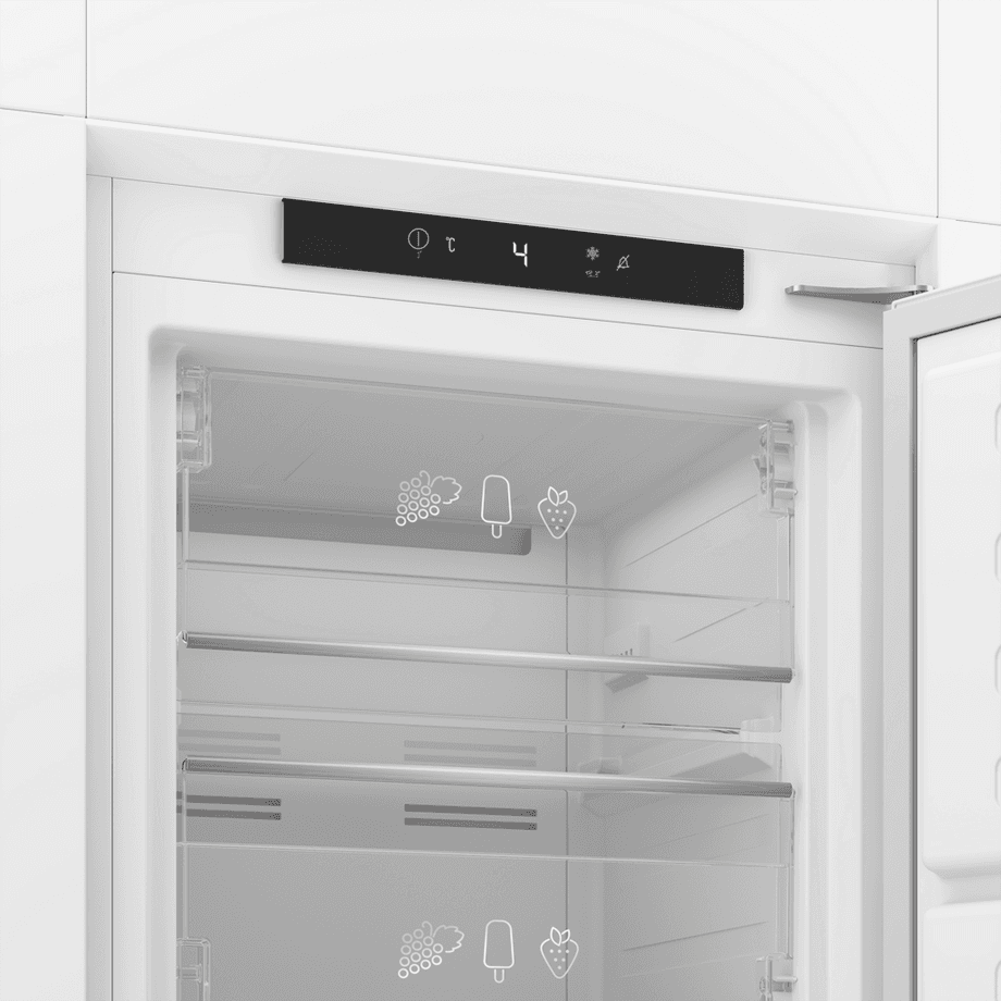 BLOMBERG FNT4454i Tall integrated frost-free freezer