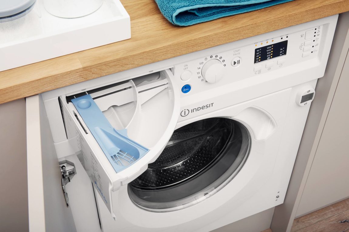 INDESIT BIWMIL71252UKN Built-in 7KG 1200 Spin washing machine