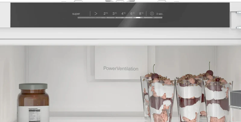 BOSCH KIR81VFE0G Tall Integrated larder fridge