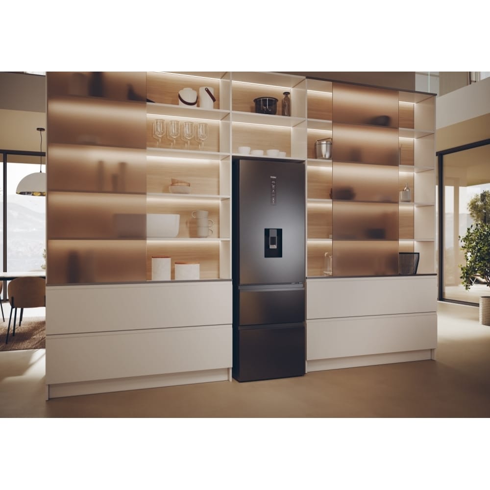 HAIER HTW5618EWMP Frost-free fridge freezer